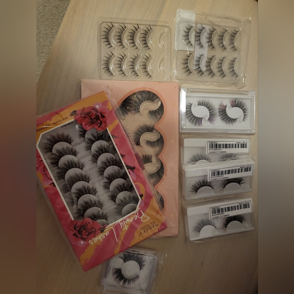 Bundle of eye lashes